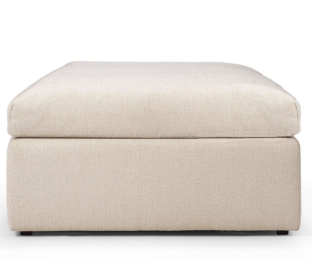 Mellow Polsterhocker in Off White. Quadratischer Hocker aus Eco Stoff von Ethnicraft. Fußhocker für Wohnzimmer.